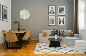Cozy APT perfect for 4-6 TV Metro Self-Checkin